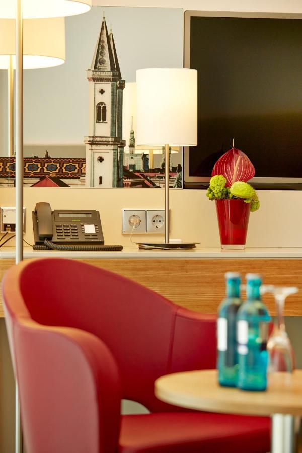 H4 Hotel Muenchen Messe Room photo
